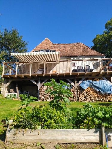 Gallery image of Villa de 3 chambres avec piscine privee jardin amenage et wifi a Bannes in Latouille-Lentillac