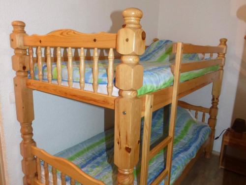 a wooden bunk bed in a room at Studio Valloire, 1 pièce, 3 personnes - FR-1-263-8 in Valloire