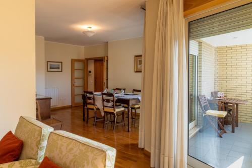 a living room with a table and a dining room at Preciosa Apartment by MP in Vila Nova de Gaia