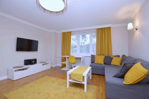 Spacious 3city Apartment with Bathtub in Gdańsk by Noclegi Renters