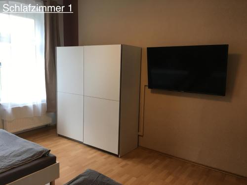 TV a/nebo společenská místnost v ubytování Ferienwohnung RIENA