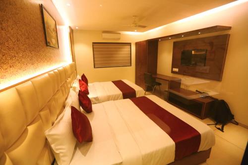 Hotel Hindustan Residency Thaneにあるベッド