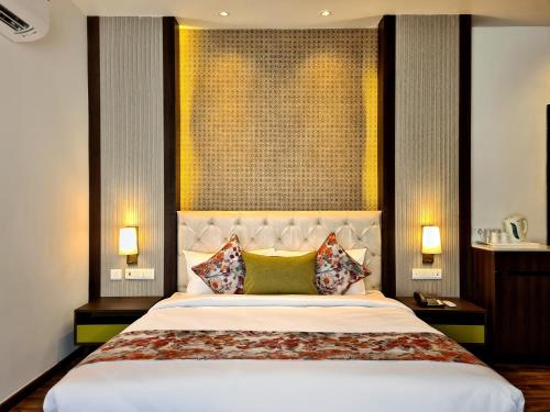 מיטה או מיטות בחדר ב-Hotel Le ROI Lake View Koti