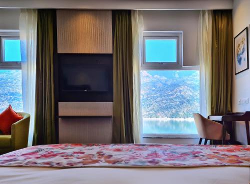 Katil atau katil-katil dalam bilik di Hotel Le ROI Lake View Koti