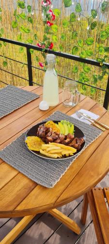 Makanan di atau berdekatan lodge