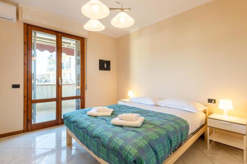 Ένα ή περισσότερα κρεβάτια σε δωμάτιο στο Comfortable Flat with Terraces