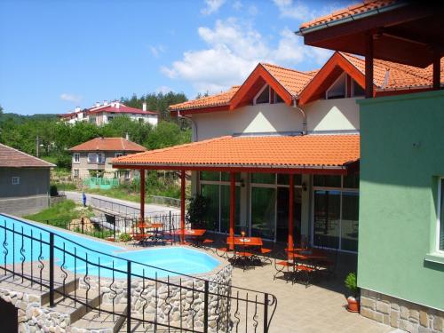 a resort with a swimming pool and a building at COMPLEX HARMONY/КОМПЛЕКС ХАРМОНИЯ in Tryavna