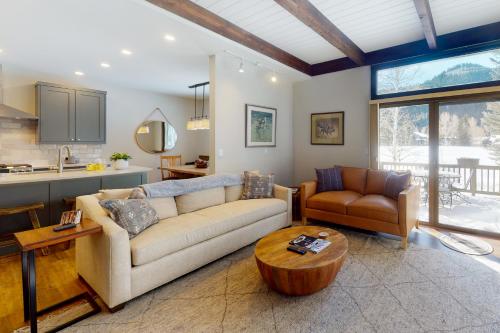 Remodeled Mountain-View Escape – Photos 2