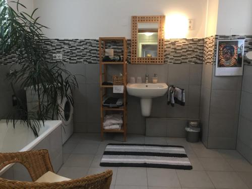 A bathroom at Ferienwohnungen Edition Bad Wimpfen