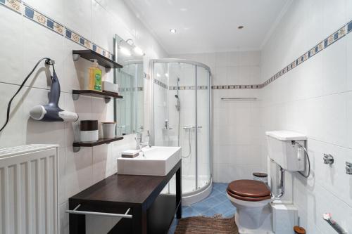 Un baño de The Foxes - Modern 1BD apartment in the Forest