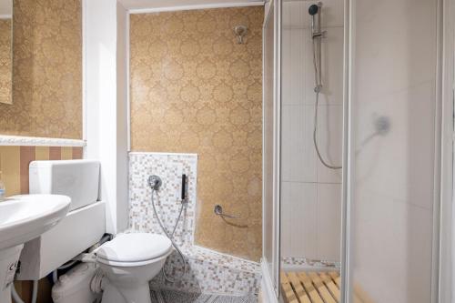 a bathroom with a shower and a toilet and a sink at [PIAZZA DI SPAGNA 5 STELLE] Parlamento Room in Rome