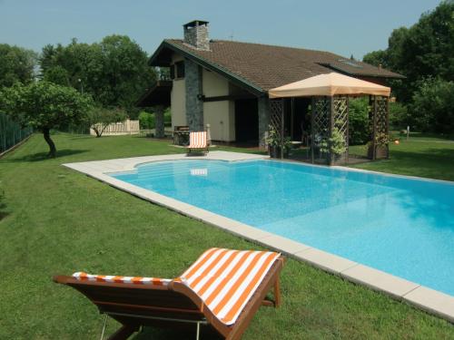 La alberca dentro o cerca de B&B Il Ciliegio