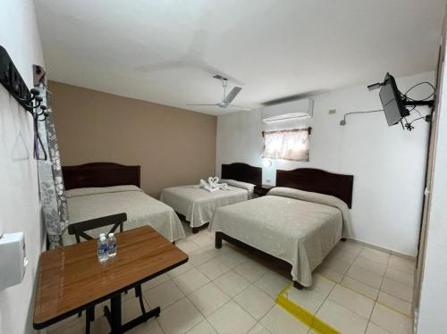 Ένα ή περισσότερα κρεβάτια σε δωμάτιο στο Hotel Moreno