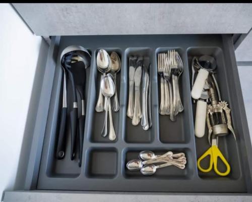 a plastic tray with utensils in a drawer at Bilocale in residence vista lago con piscina in Polpenazze del Garda