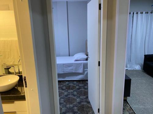 Tempat tidur dalam kamar di Apartamento praia BC Central novo