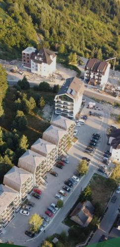 an aerial view of a parking lot next to a building at Apartman Jovanovic Kopaonik in Kopaonik