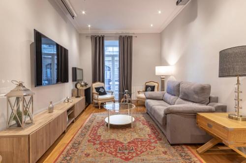 Hermano confesar Oficiales Amplio y Elegante en Casco Viejo con Parking, Bilbao – Precios actualizados 2023 Hermano confesar Oficiales Amplio y Elegante en Casco Viejo con Parking, Bilbao – Precios actualizados 2023