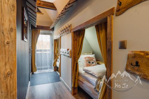 a bedroom with a bunk bed in a house at Bajeczna KoJa in Witów