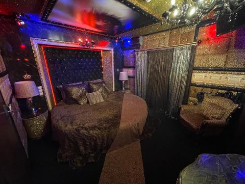 Кровать или кровати в номере Xcite Hotel Salem