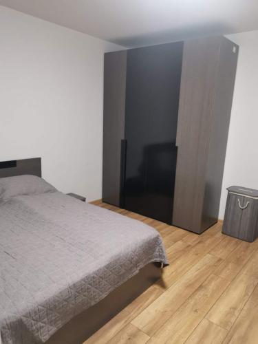 een slaapkamer met een bed en een televisie. bij new apartment near city center with free parking in Sofia