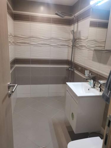 A bathroom at new apartment near city center with free parking