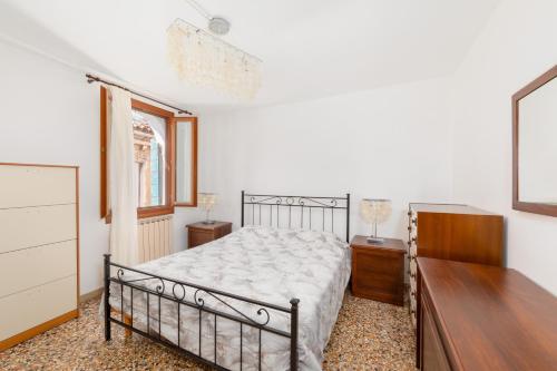 Postel nebo postele na pokoji v ubytování Appartamento Laguna romantica