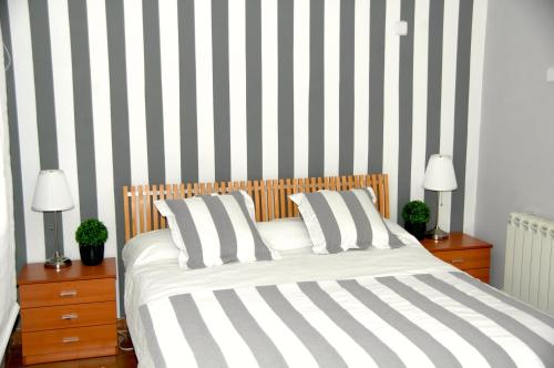 Postel nebo postele na pokoji v ubytování Hostal Cervantes
