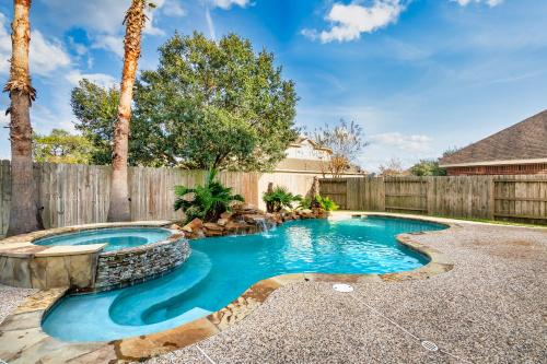 La alberca dentro o cerca de Perfect Getaway with POOL, SPA, and Private Gym