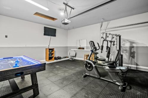 Gimnasio o equipo deportivo en Perfect Getaway with POOL, SPA, and Private Gym
