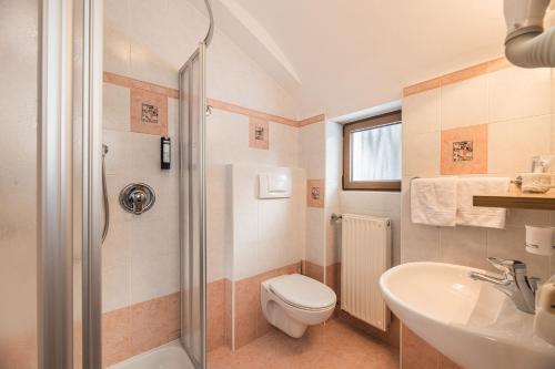 Koupelna v ubytování Hotel Wolf
