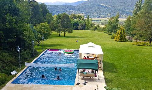 a group of people swimming in a swimming pool at ROTUI CABAÑA EXCLUSIVA DON FERMIN in San Martín de los Andes