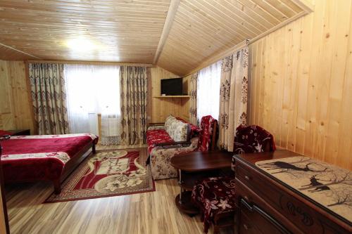 a bedroom with a bed and a desk in a room at Гостинний комплекс "У Валентини" in Yablunytsya