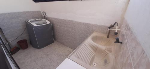 Phòng tắm tại Casa 2 Quartos em Cabo Frio Piscina e Área Gourmet Cantim do Goiano Hospedagens