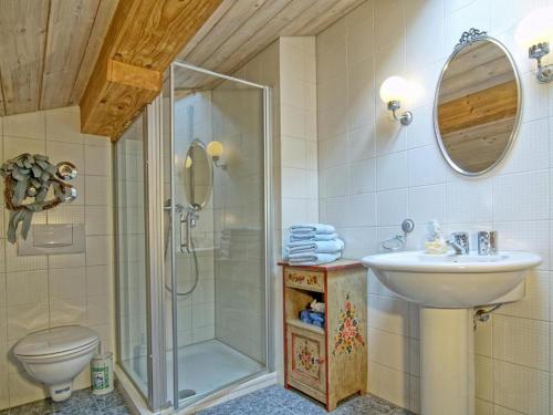 a bathroom with a shower and a sink and a toilet at Appartementhaus Zechmeister in Schönau am Königssee