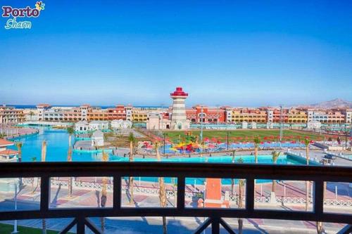 Bazén v ubytování Porto sharm pool and lake view nebo v jeho okolí