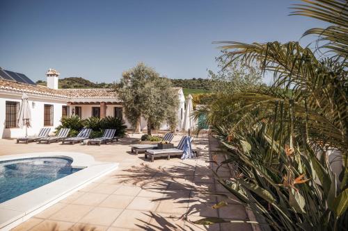 Villa con piscina y casa en Cortijo Cantares, en Málaga