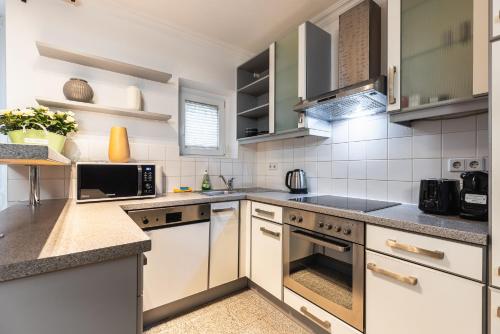 Live Centrally in a Spacious and Modern Apartment