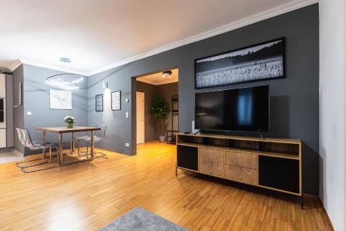 Live Centrally in a Spacious and Modern Apartment
