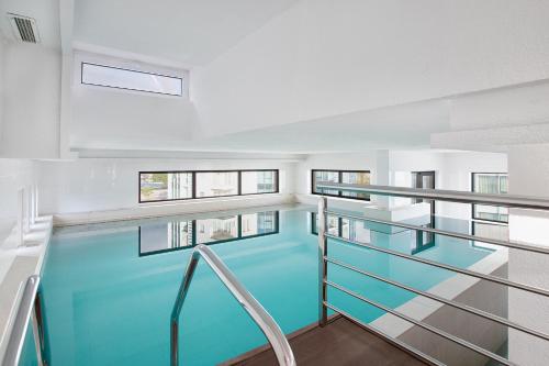 Bazén v ubytování BARBETA Accommodation nebo v jeho okolí