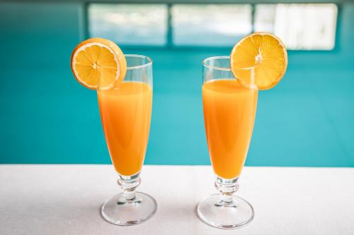 two glasses of orange juice and an orange slice at BARBETA Accommodation in Budva