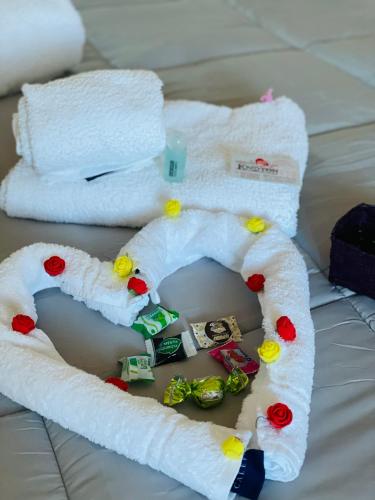 a wreath of towels and toys on a bed at B&B Marrelli Crotone in Crotone