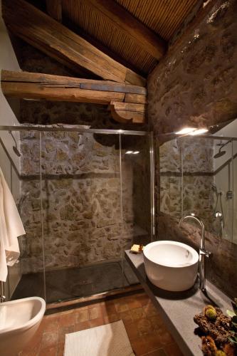 a bathroom with a tub and a sink at Casa la Carrubbazza in San Gregorio di Catania