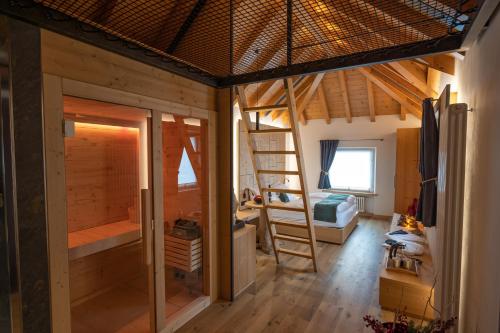 a room with a cabin with a bunk bed and a ladder at Teverone Suites & Wellness in Lamosano