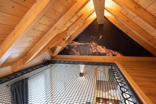 a grill in the attic of a tree house at Teverone Suites & Wellness in Lamosano