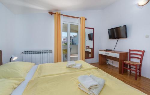 Ένα ή περισσότερα κρεβάτια σε δωμάτιο στο Anitavilla Poreč Apartments with Pool