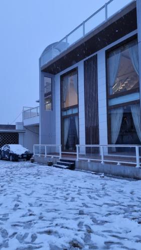 The Swat House зимой