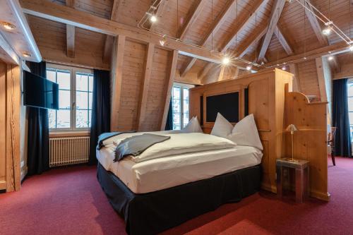 Postel nebo postele na pokoji v ubytování Hotel Piz Mitgel