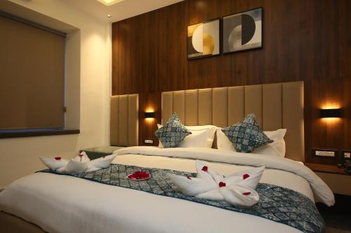 a bedroom with two beds with white flowers on them at Hotel Dream Inn in Rishīkesh