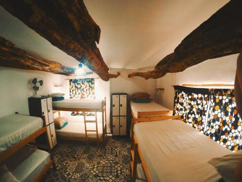 a room with two bunk beds in a room at Rey Lagarto Hostel in San Pedro de Atacama