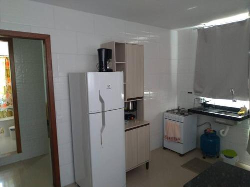 Nhà bếp/bếp nhỏ tại Casa agradável em Camboriú com estacionamento no pátio